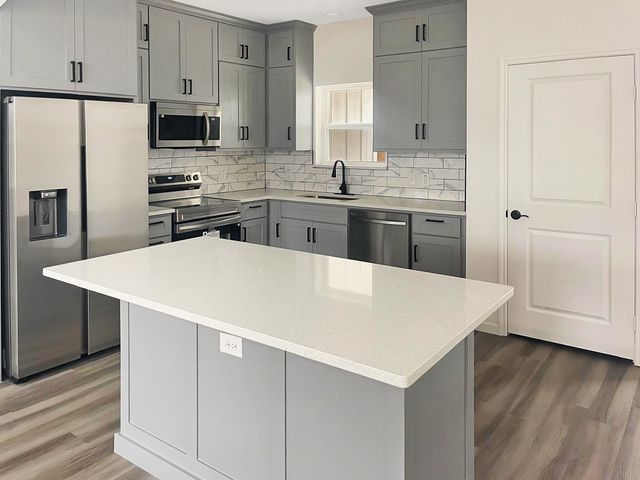 404 S San Marcos Street, Whitney, TX 76692