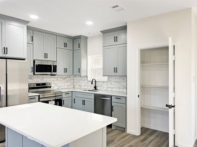 404 S San Marcos Street, Whitney, TX 76692