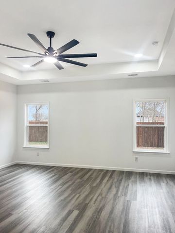 404 S San Marcos Street, Whitney, TX 76692