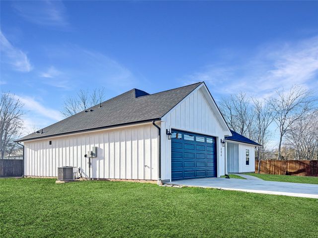 404 S San Marcos Street, Whitney, TX 76692