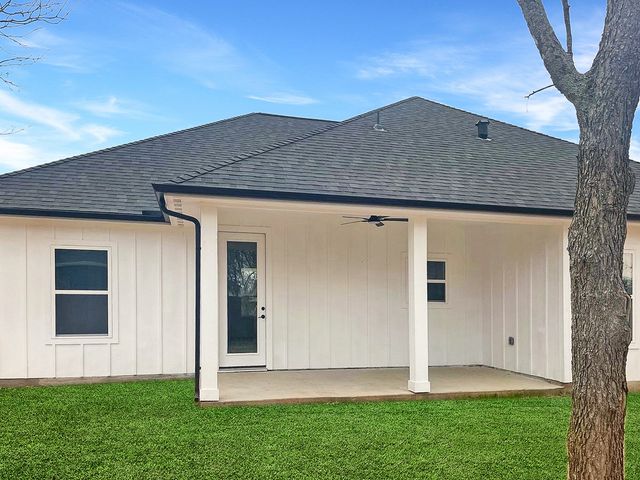 404 S San Marcos Street, Whitney, TX 76692