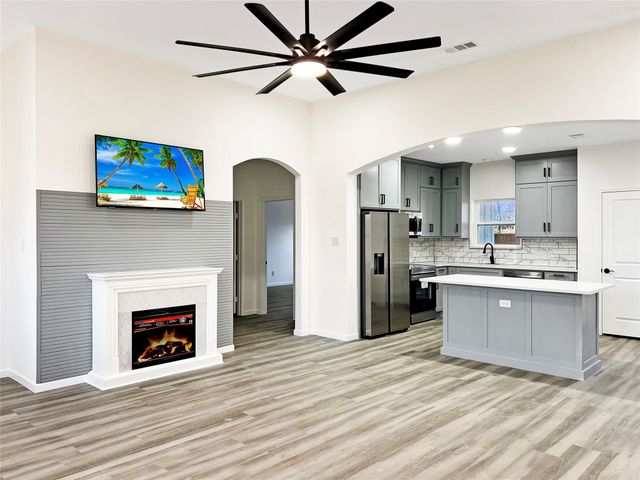 404 S San Marcos Street, Whitney, TX 76692