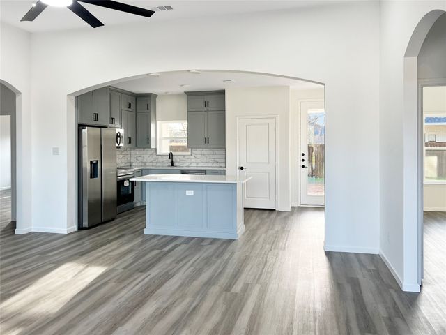 404 S San Marcos Street, Whitney, TX 76692