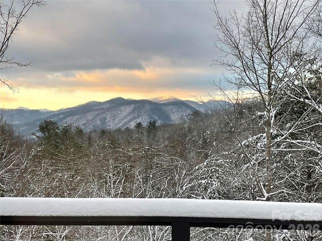 174 Dancing Wind Lane, Marshall, NC 28753