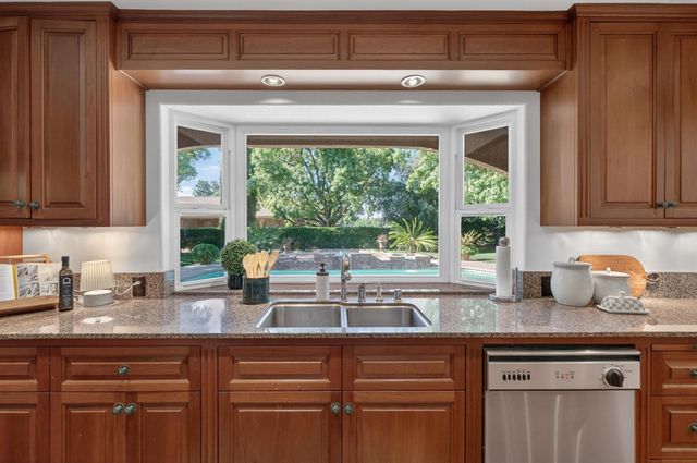 8595 Mackey Rd, Elk Grove, CA 95624