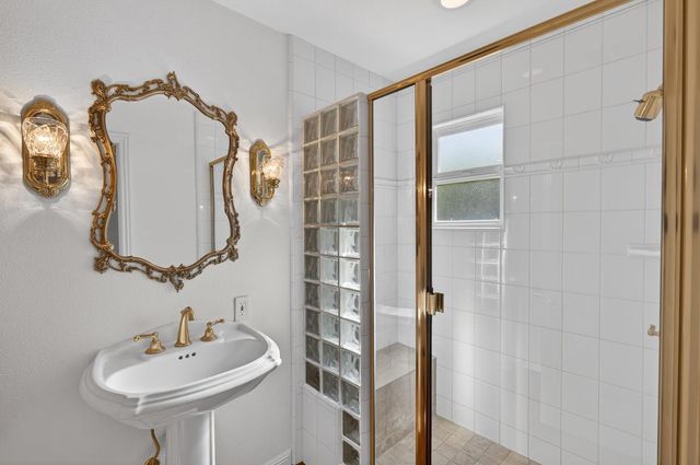 8595 Mackey Rd, Elk Grove, CA 95624