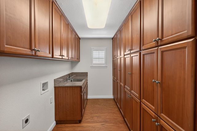 8595 Mackey Rd, Elk Grove, CA 95624
