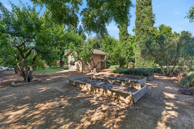 8595 Mackey Rd, Elk Grove, CA 95624