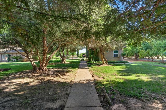 8595 Mackey Rd, Elk Grove, CA 95624