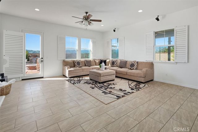 22384 Riverstream Court, Saugus, CA 91350