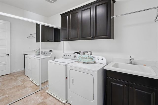 22384 Riverstream Court, Saugus, CA 91350