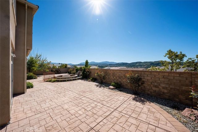 22384 Riverstream Court, Saugus, CA 91350