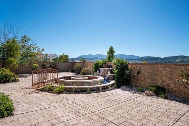 22384 Riverstream Court, Saugus, CA 91350