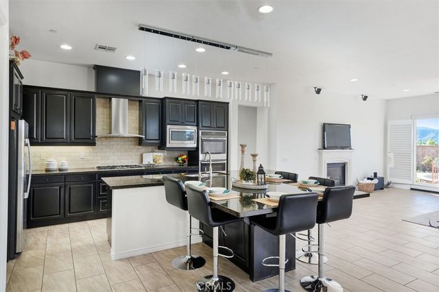 22384 Riverstream Court, Saugus, CA 91350