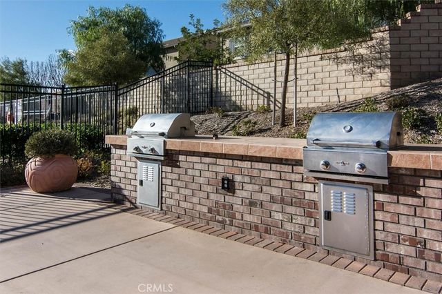 22384 Riverstream Court, Saugus, CA 91350