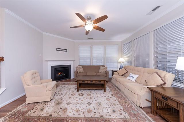 7180 Cooks View LN, Hayes, VA 23072