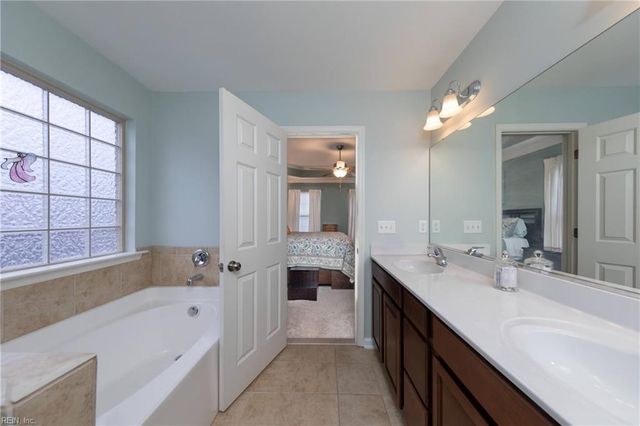 7180 Cooks View LN, Hayes, VA 23072