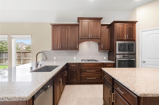 2110 Cinnamon Teal Circle, Brookshire, TX 77423