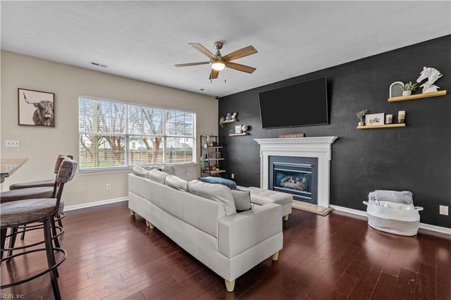 6322 Pelican CRES S, Suffolk, VA 23435