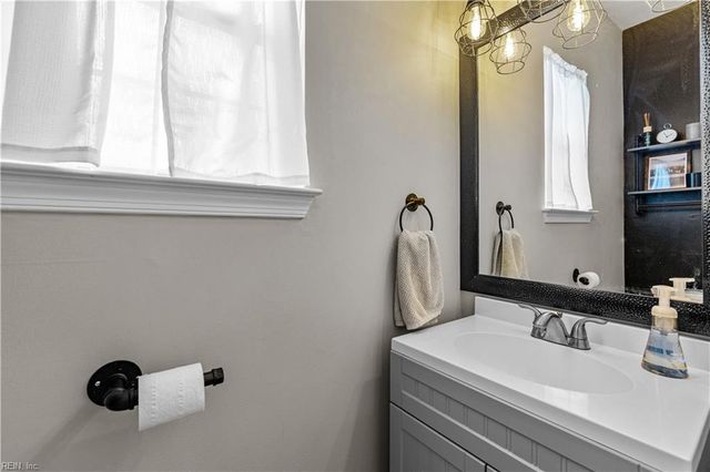 6322 Pelican CRES S, Suffolk, VA 23435