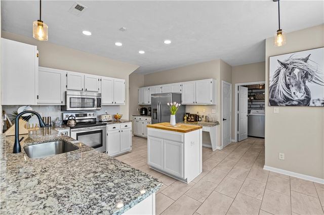 6322 Pelican CRES S, Suffolk, VA 23435