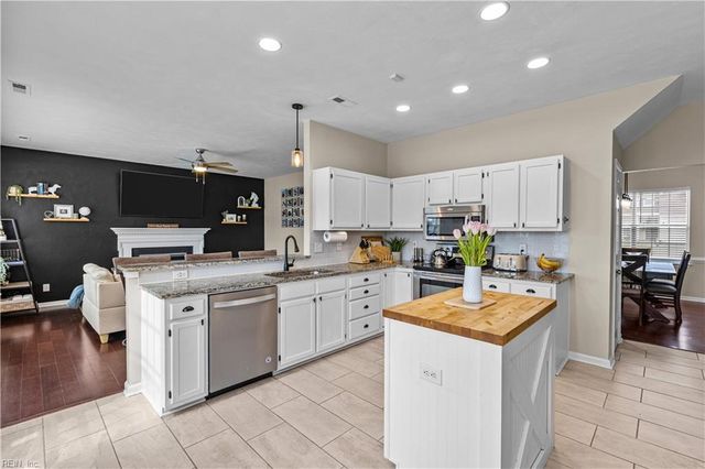 6322 Pelican CRES S, Suffolk, VA 23435