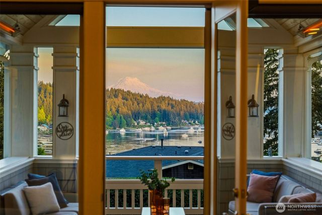3915 Bayview Lane, Gig Harbor, WA 98332