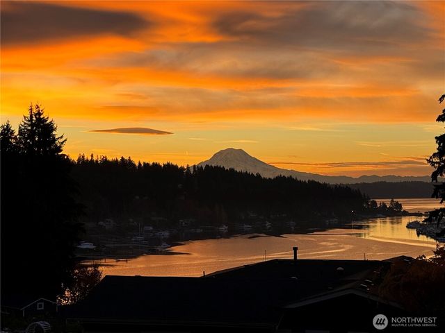 3915 Bayview Lane, Gig Harbor, WA 98332