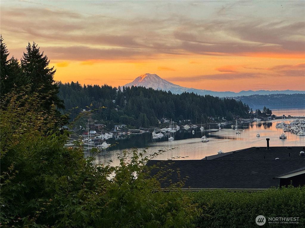 3915 Bayview Lane, Gig Harbor, WA 98332