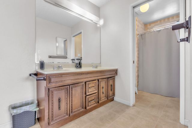 5920 Valley Hi Dr, Sacramento, CA 95823