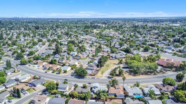 5920 Valley Hi Dr, Sacramento, CA 95823