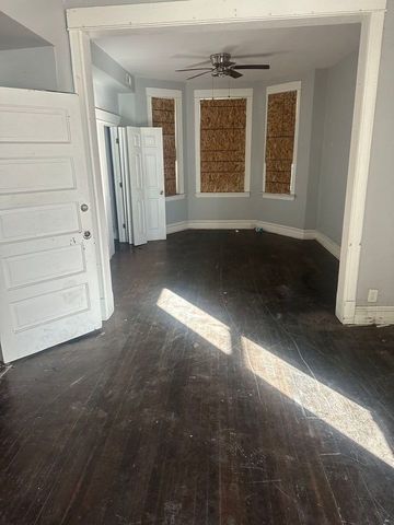 4149 W Cermak Road, Chicago, IL 60623