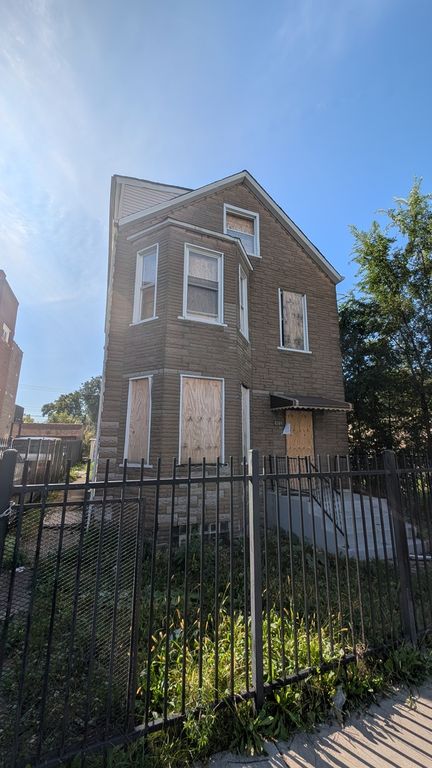 4149 W Cermak Road, Chicago, IL 60623