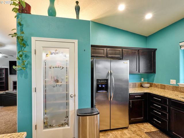 2922 OXFORD St, Woodburn, OR 97071