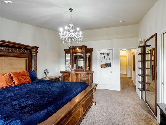 2922 OXFORD St, Woodburn, OR 97071