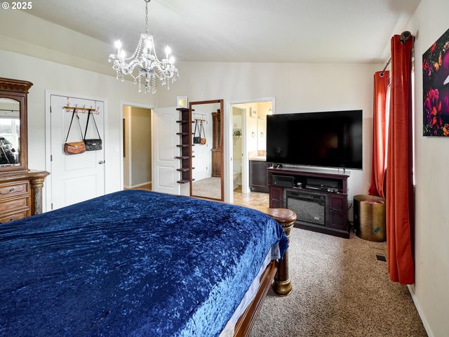 2922 OXFORD St, Woodburn, OR 97071