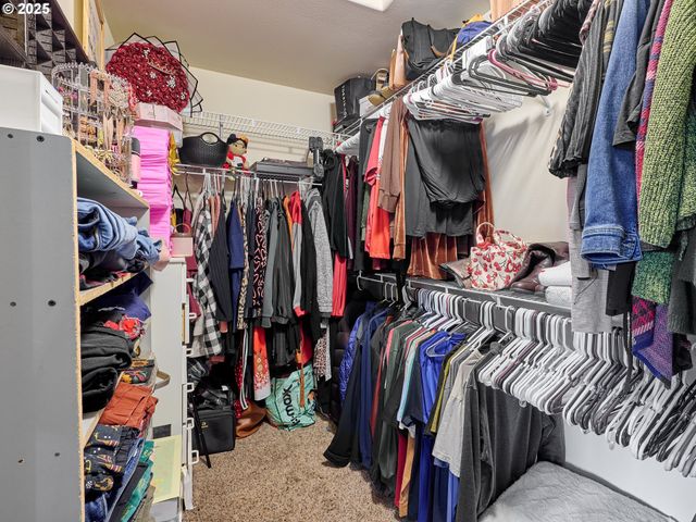 2922 OXFORD St, Woodburn, OR 97071