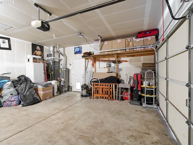 2922 OXFORD St, Woodburn, OR 97071