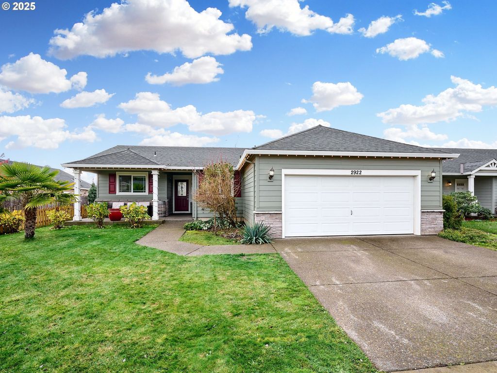 2922 OXFORD St, Woodburn, OR 97071