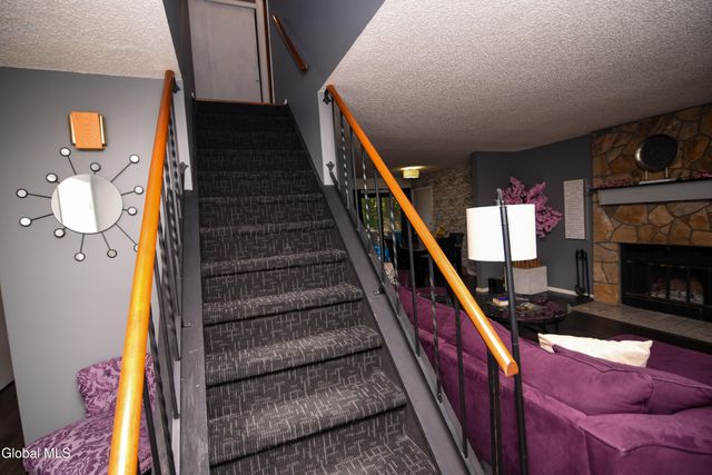 15 Longwood Drive, Clifton Park, NY 12065