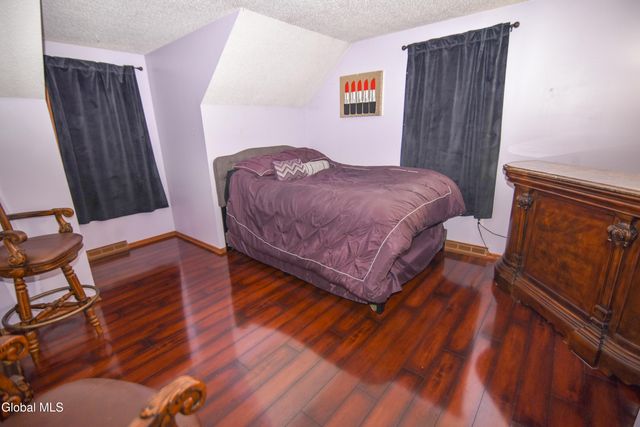 15 Longwood Drive, Clifton Park, NY 12065