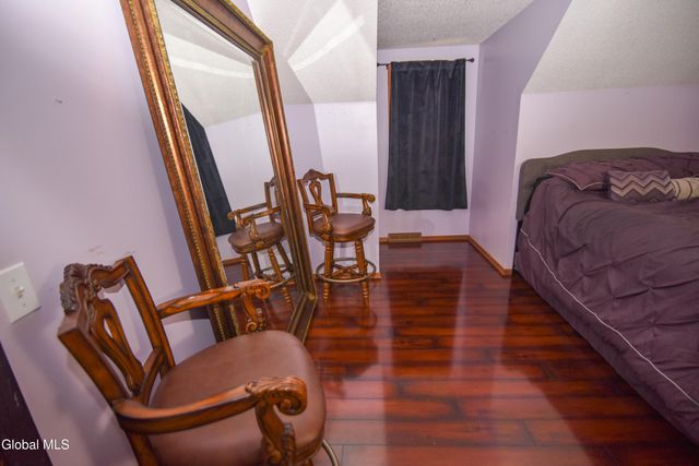 15 Longwood Drive, Clifton Park, NY 12065