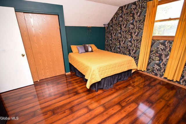 15 Longwood Drive, Clifton Park, NY 12065