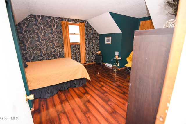 15 Longwood Drive, Clifton Park, NY 12065