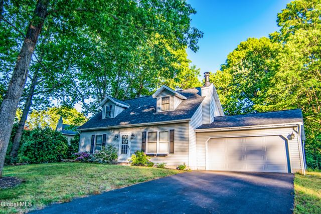 15 Longwood Drive, Clifton Park, NY 12065