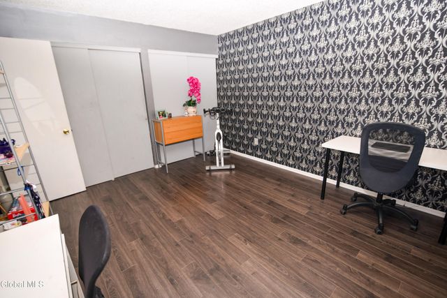 15 Longwood Drive, Clifton Park, NY 12065