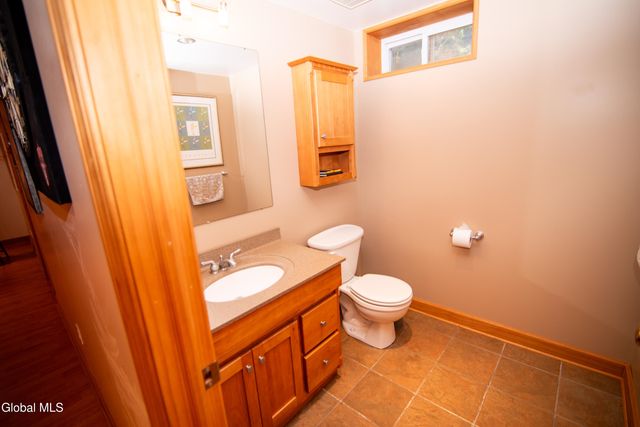 15 Longwood Drive, Clifton Park, NY 12065