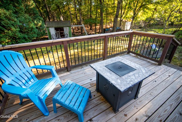 15 Longwood Drive, Clifton Park, NY 12065