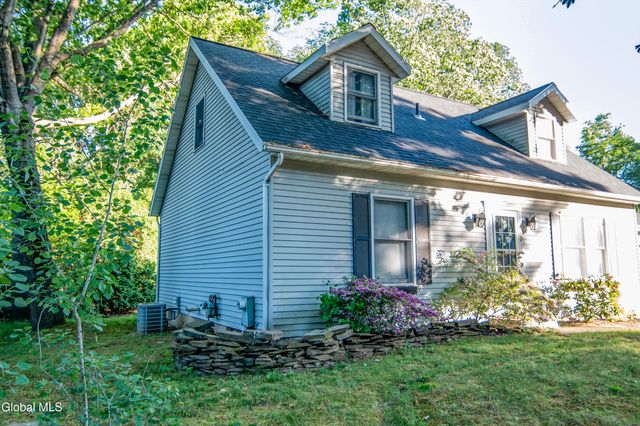 15 Longwood Drive, Clifton Park, NY 12065