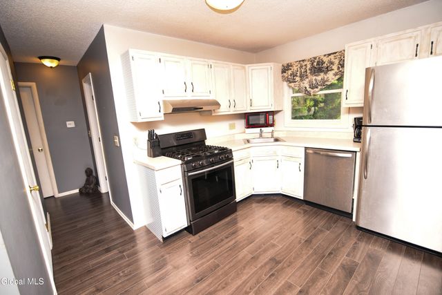 15 Longwood Drive, Clifton Park, NY 12065